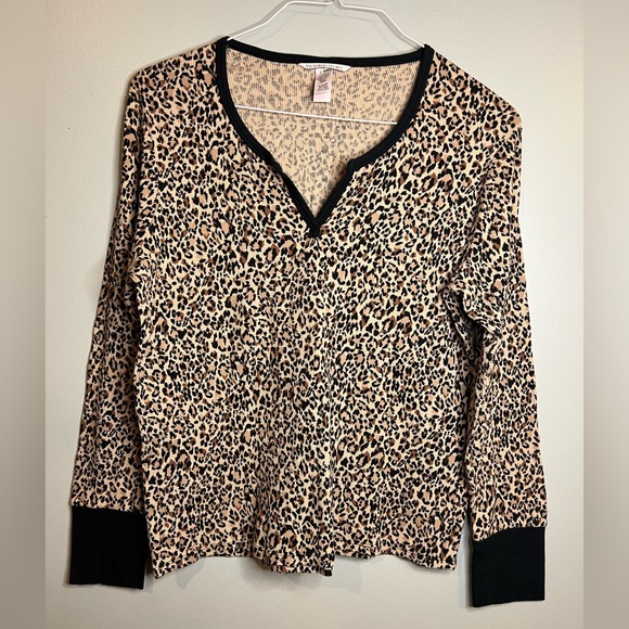 Victoria’s Secret leopard print long sleeve thermal top - Picture 1 of 6
